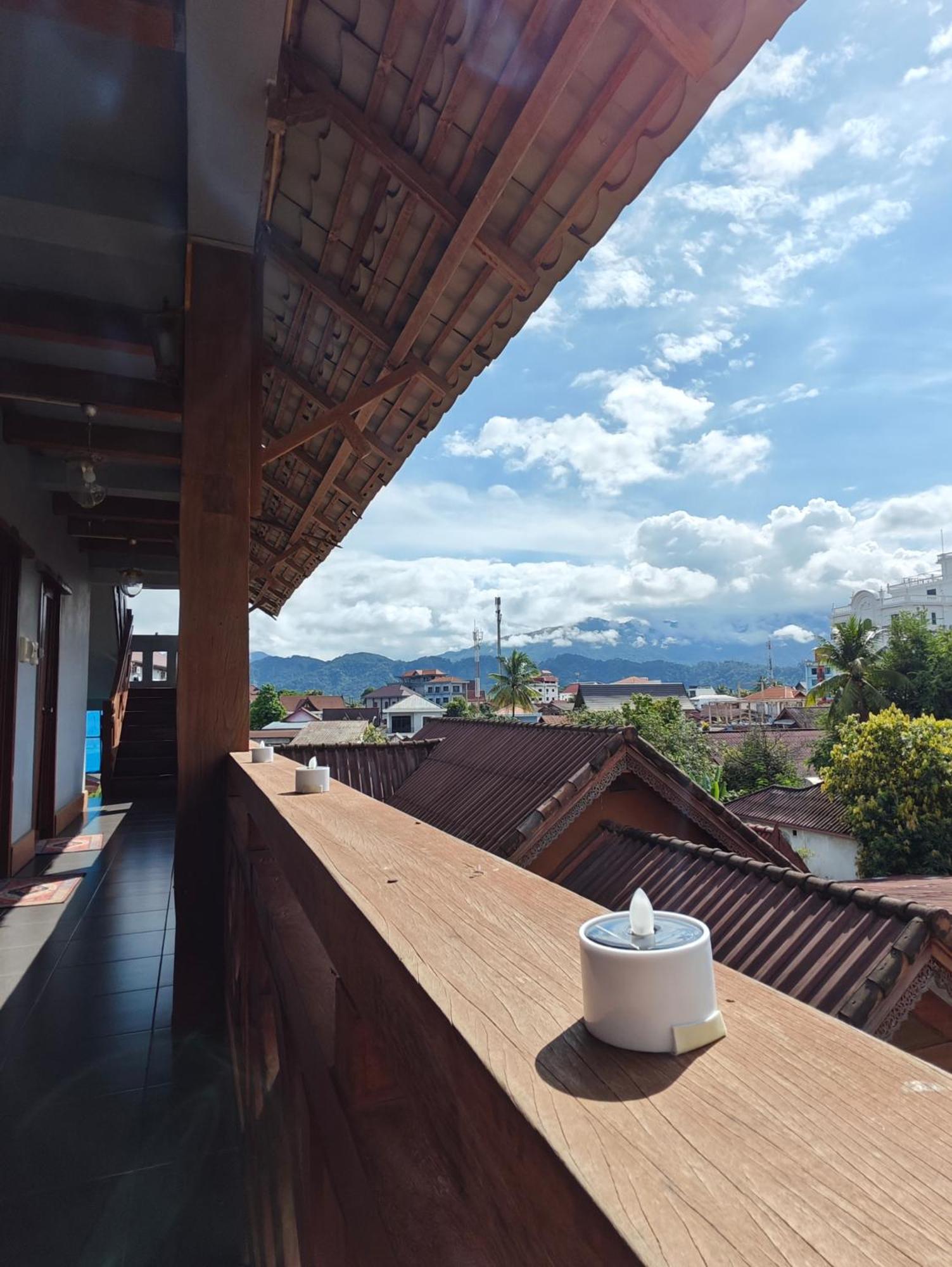 Vangvieng Pool House Hotel Vang Vieng Exterior foto